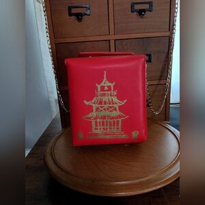 Sam Forever Chinese Takeout Box Purse With Crossbody Gold Chain